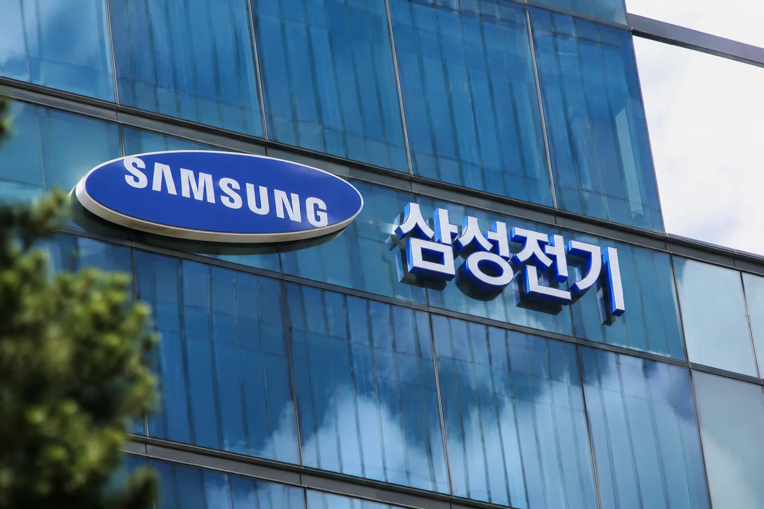 “삼성전기 157만원 돌파”…AI 수요 폭증에 목표가 200만원 줄상향